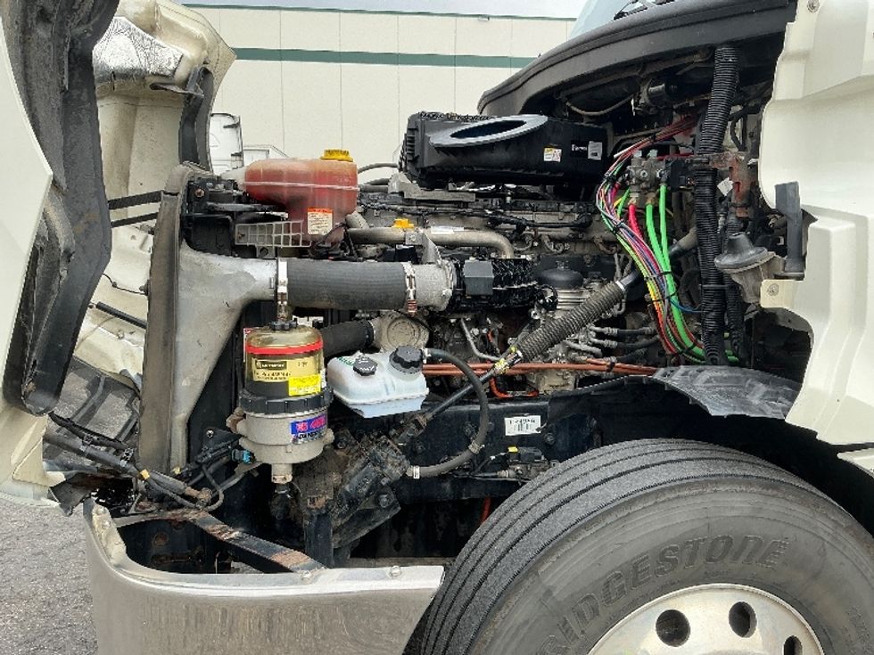 Day Cab Tractor-Heavy Duty Tractors-Freightliner-2019-T12664ST-Calgary-AB-782,996\n\t\tkm-$ 52,750 - Image 16