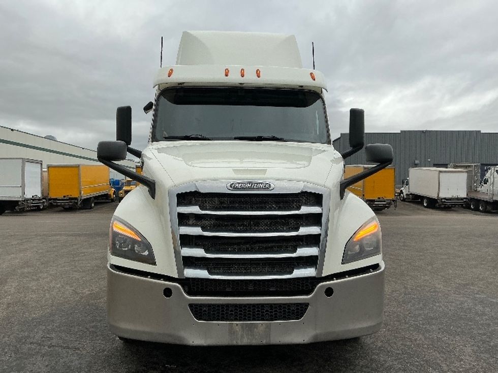 Day Cab Tractor-Heavy Duty Tractors-Freightliner-2019-T12664ST-Calgary-AB-782,996\n\t\tkm-$ 52,750 - Image 2