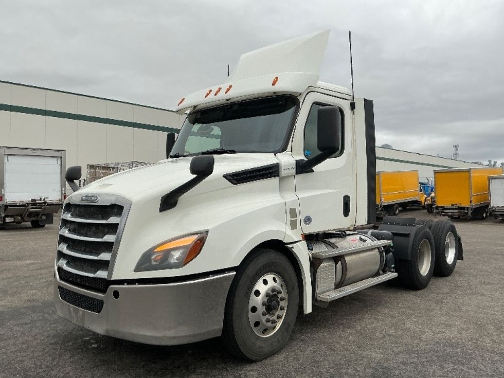 Day Cab Tractor-Heavy Duty Tractors-Freightliner-2019-T12664ST-Calgary-AB-782,996\n\t\tkm-$ 52,750 - Image 3