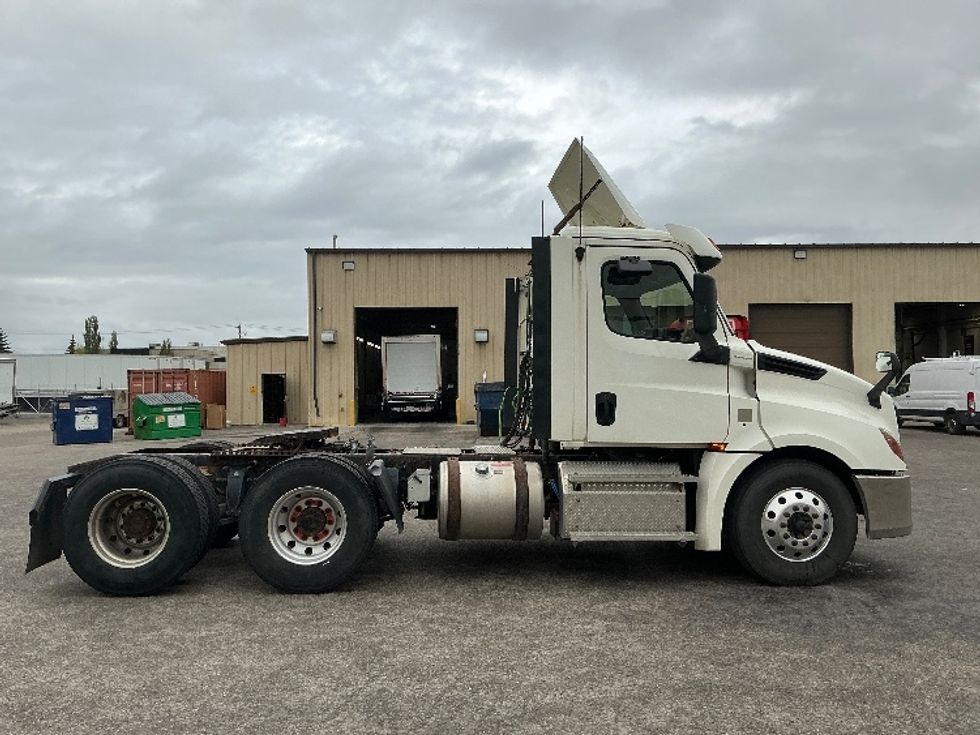 Day Cab Tractor-Heavy Duty Tractors-Freightliner-2019-T12664ST-Calgary-AB-782,996\n\t\tkm-$ 52,750 - Image 8