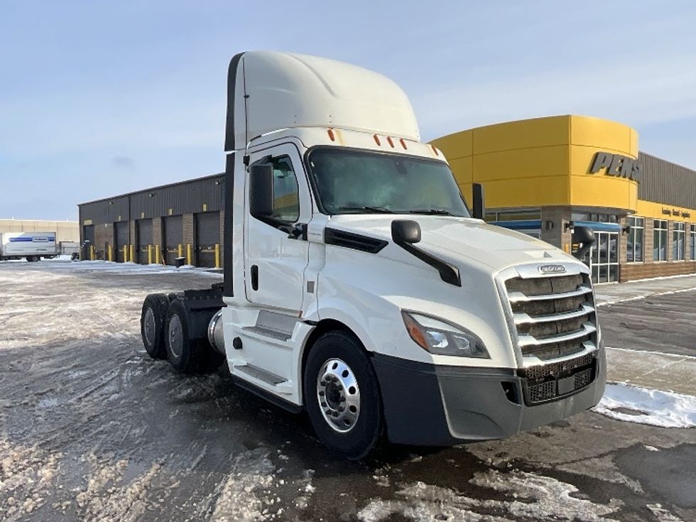Day Cab Tractor-Heavy Duty Tractors-Freightliner-2019-T12664ST-Cambridge-ON-1,006,029\n\t\tkm-$ 35,750 - Image 1