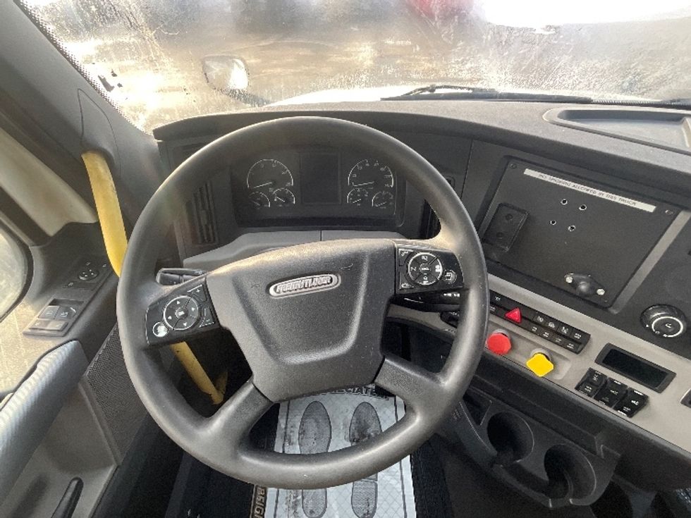 Day Cab Tractor-Heavy Duty Tractors-Freightliner-2019-T12664ST-Cambridge-ON-1,006,029\n\t\tkm-$ 35,750 - Image 11