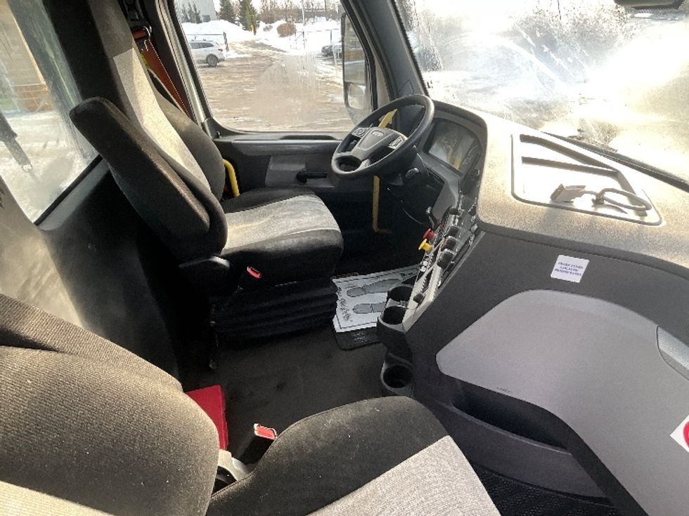 Day Cab Tractor-Heavy Duty Tractors-Freightliner-2019-T12664ST-Cambridge-ON-1,006,029\n\t\tkm-$ 35,750 - Image 14