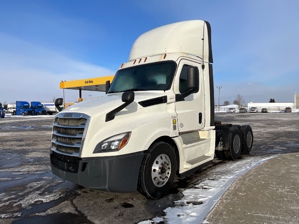 Day Cab Tractor-Heavy Duty Tractors-Freightliner-2019-T12664ST-Cambridge-ON-1,006,029\n\t\tkm-$ 35,750 - Image 3