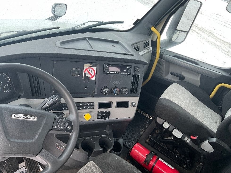 Day Cab Tractor-Heavy Duty Tractors-Freightliner-2019-T12664ST-Cambridge-ON-1,053,571\n\t\tkm-$ 32,250 - Image 10