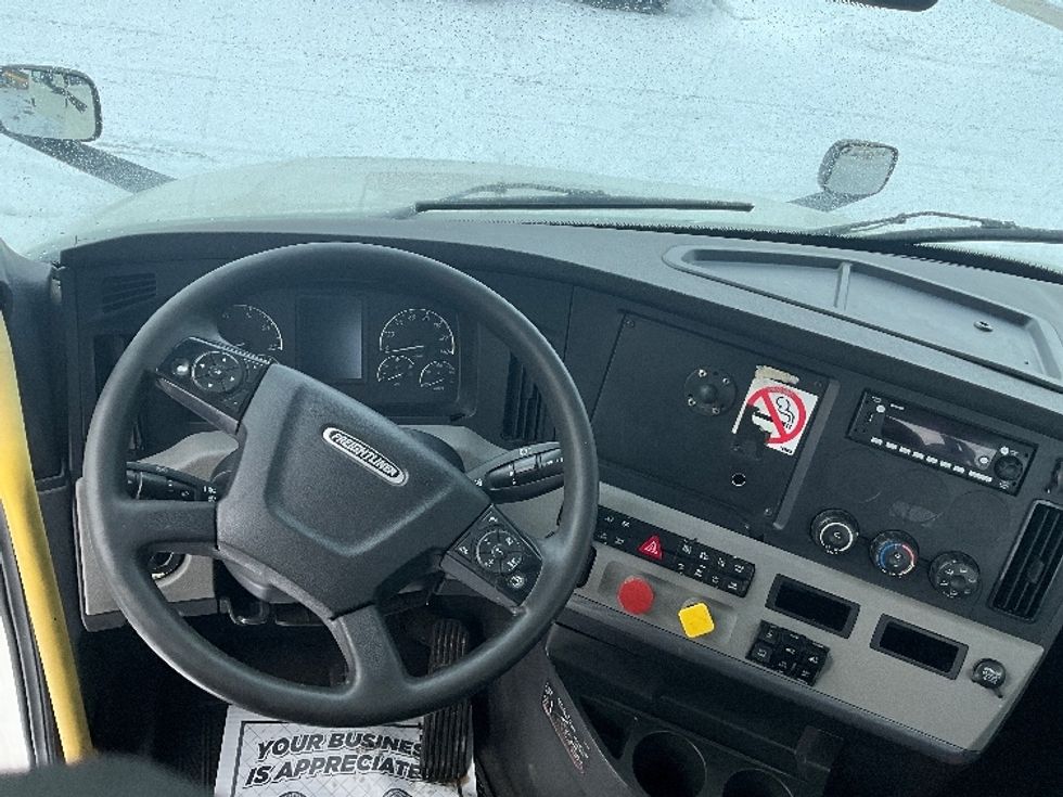 Day Cab Tractor-Heavy Duty Tractors-Freightliner-2019-T12664ST-Cambridge-ON-1,053,571\n\t\tkm-$ 32,250 - Image 11