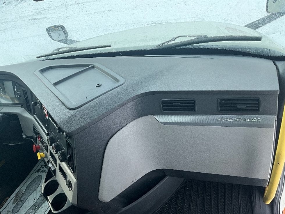 Day Cab Tractor-Heavy Duty Tractors-Freightliner-2019-T12664ST-Cambridge-ON-1,053,571\n\t\tkm-$ 32,250 - Image 13