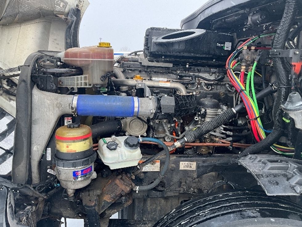 Day Cab Tractor-Heavy Duty Tractors-Freightliner-2019-T12664ST-Cambridge-ON-1,053,571\n\t\tkm-$ 32,250 - Image 16