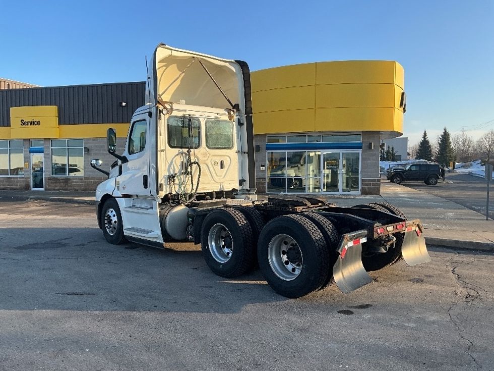 Day Cab Tractor-Heavy Duty Tractors-Freightliner-2019-T12664ST-Cambridge-ON-1,053,571\n\t\tkm-$ 32,250 - Image 5