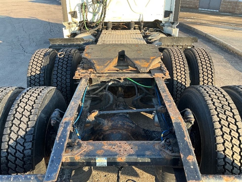 Day Cab Tractor-Heavy Duty Tractors-Freightliner-2019-T12664ST-Cambridge-ON-1,053,571\n\t\tkm-$ 32,250 - Image 6