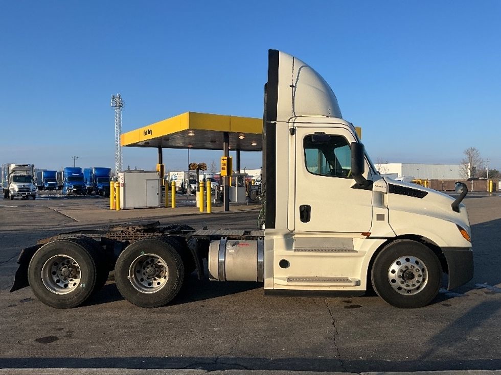 Day Cab Tractor-Heavy Duty Tractors-Freightliner-2019-T12664ST-Cambridge-ON-1,053,571\n\t\tkm-$ 32,250 - Image 8