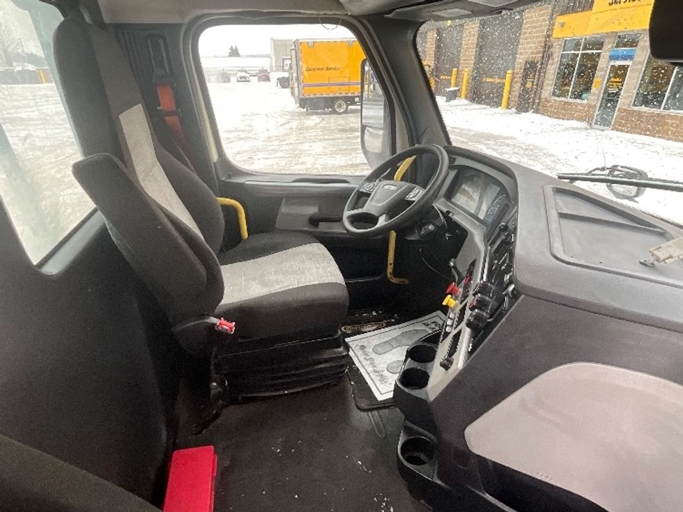 Day Cab Tractor-Heavy Duty Tractors-Freightliner-2019-T12664ST-Cambridge-ON-1,069,991\n\t\tkm-$ 31,000 - Image 14