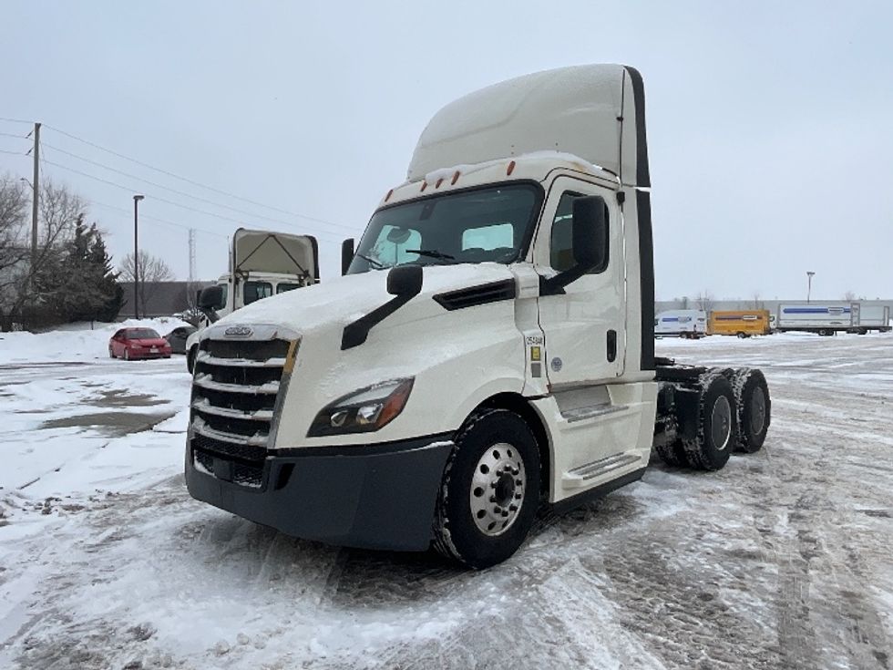 Day Cab Tractor-Heavy Duty Tractors-Freightliner-2019-T12664ST-Cambridge-ON-1,069,991\n\t\tkm-$ 31,000 - Image 3