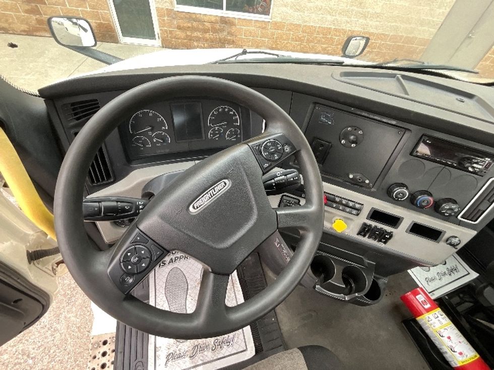 Day Cab Tractor-Heavy Duty Tractors-Freightliner-2019-T12664ST-Cambridge-ON-1,077,837\n\t\tkm-$ 32,500 - Image 11
