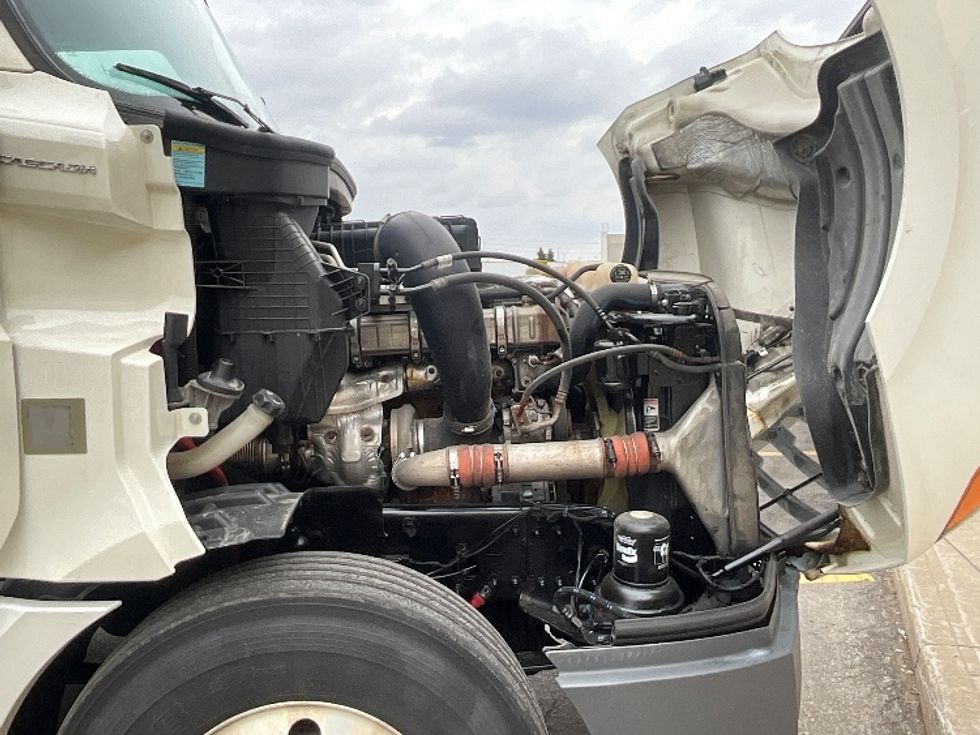 Day Cab Tractor-Heavy Duty Tractors-Freightliner-2019-T12664ST-Cambridge-ON-1,077,837\n\t\tkm-$ 32,500 - Image 15