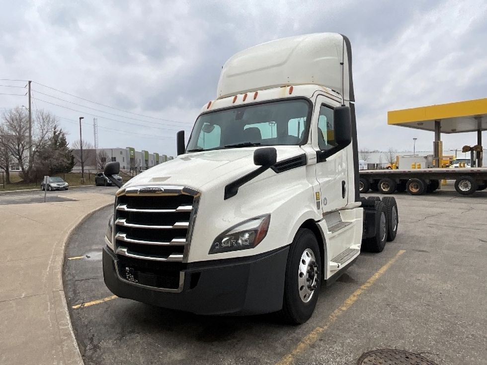 Day Cab Tractor-Heavy Duty Tractors-Freightliner-2019-T12664ST-Cambridge-ON-1,077,837\n\t\tkm-$ 32,500 - Image 3