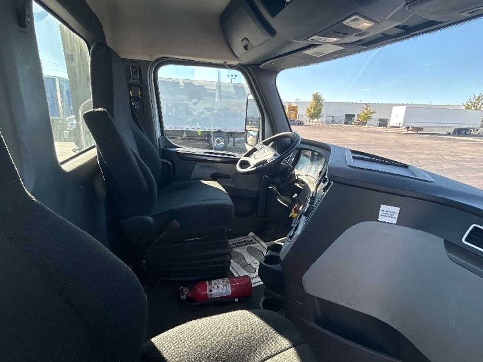 Day Cab Tractor-Heavy Duty Tractors-Freightliner-2019-T12664ST-Cambridge-ON-124,170\n\t\tkm-$ 78,500 - Image 14