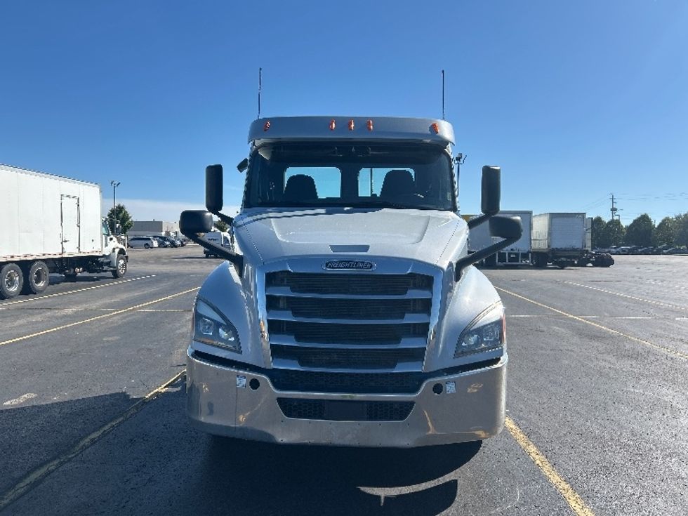 Day Cab Tractor-Heavy Duty Tractors-Freightliner-2019-T12664ST-Cambridge-ON-124,170\n\t\tkm-$ 78,500 - Image 2