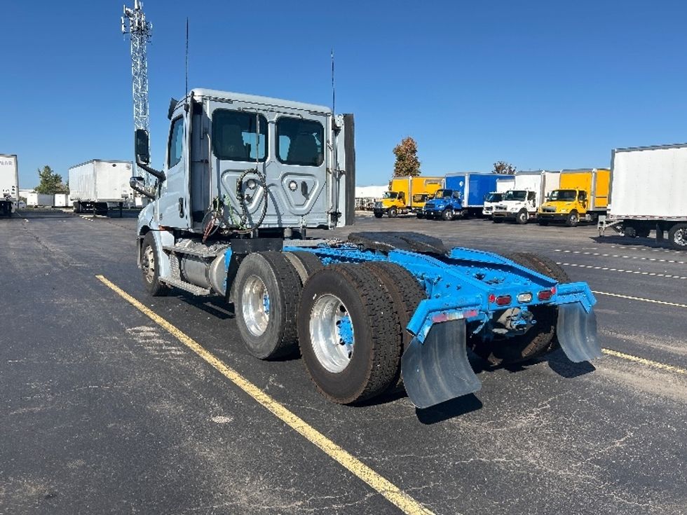 Day Cab Tractor-Heavy Duty Tractors-Freightliner-2019-T12664ST-Cambridge-ON-124,170\n\t\tkm-$ 78,500 - Image 5