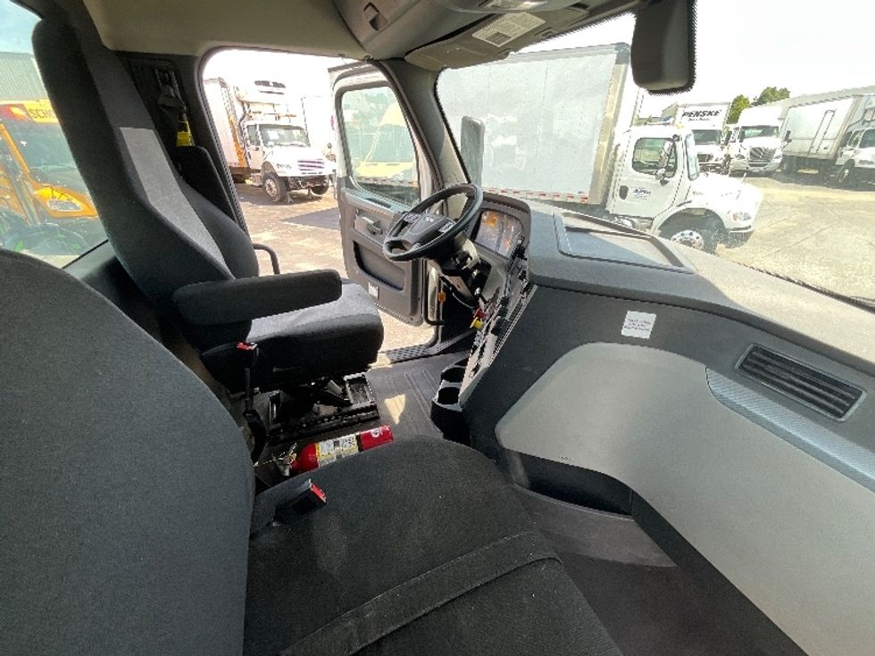 Day Cab Tractor-Heavy Duty Tractors-Freightliner-2019-T12664ST-Cambridge-ON-399,401\n\t\tkm-$ 64,250 - Image 14