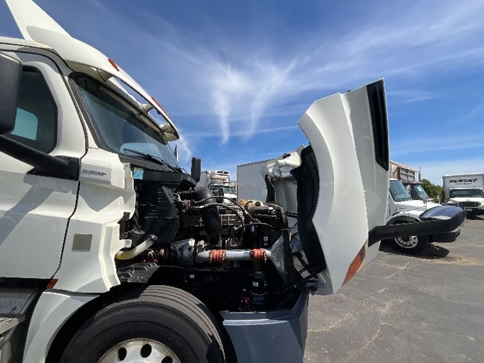 Day Cab Tractor-Heavy Duty Tractors-Freightliner-2019-T12664ST-Cambridge-ON-399,401\n\t\tkm-$ 64,250 - Image 15