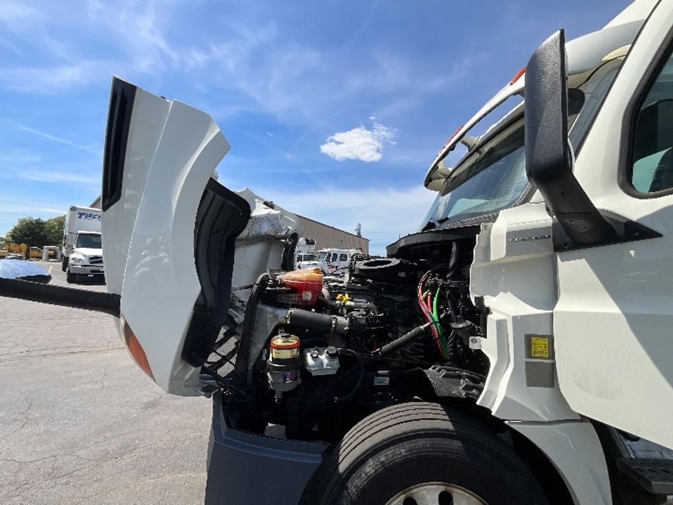 Day Cab Tractor-Heavy Duty Tractors-Freightliner-2019-T12664ST-Cambridge-ON-399,401\n\t\tkm-$ 64,250 - Image 16