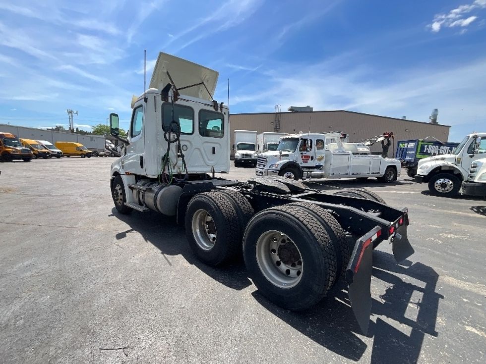 Day Cab Tractor-Heavy Duty Tractors-Freightliner-2019-T12664ST-Cambridge-ON-399,401\n\t\tkm-$ 64,250 - Image 5