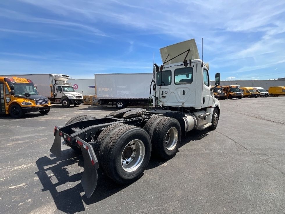Day Cab Tractor-Heavy Duty Tractors-Freightliner-2019-T12664ST-Cambridge-ON-399,401\n\t\tkm-$ 64,250 - Image 7