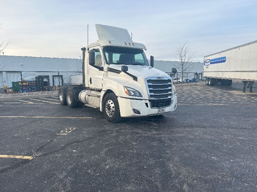 Day Cab Tractor-Heavy Duty Tractors-Freightliner-2019-T12664ST-Cambridge-ON-421,319\n\t\tkm-$ 66,250 - Image 1