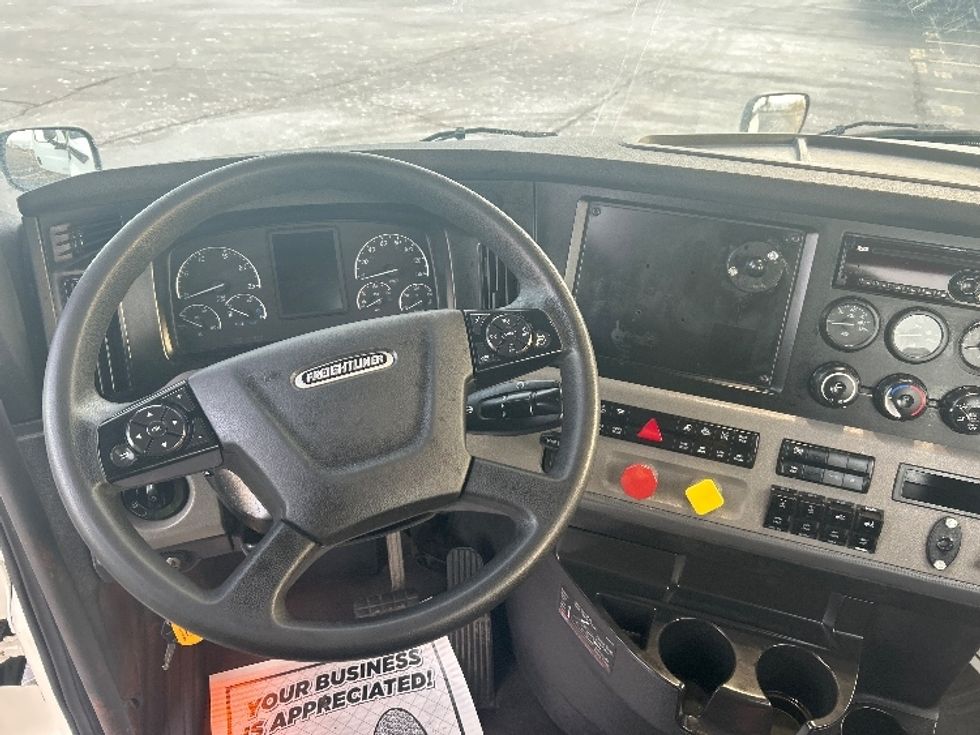 Day Cab Tractor-Heavy Duty Tractors-Freightliner-2019-T12664ST-Cambridge-ON-421,319\n\t\tkm-$ 66,250 - Image 11