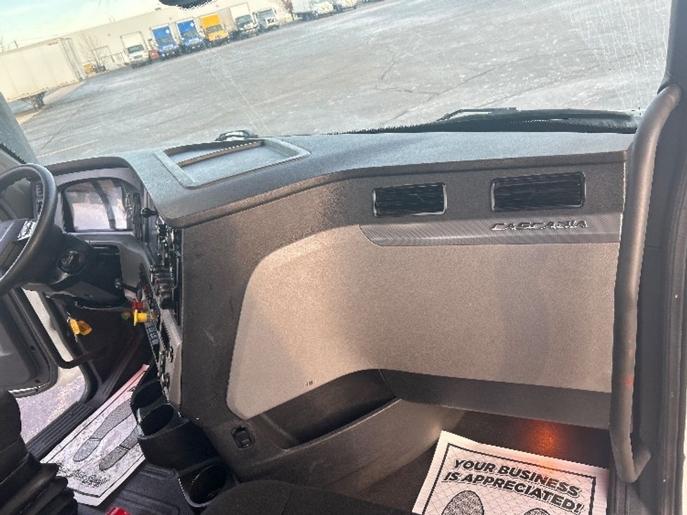 Day Cab Tractor-Heavy Duty Tractors-Freightliner-2019-T12664ST-Cambridge-ON-421,319\n\t\tkm-$ 66,250 - Image 13