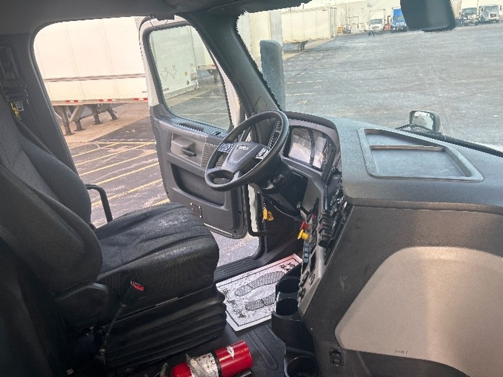 Day Cab Tractor-Heavy Duty Tractors-Freightliner-2019-T12664ST-Cambridge-ON-421,319\n\t\tkm-$ 66,250 - Image 14