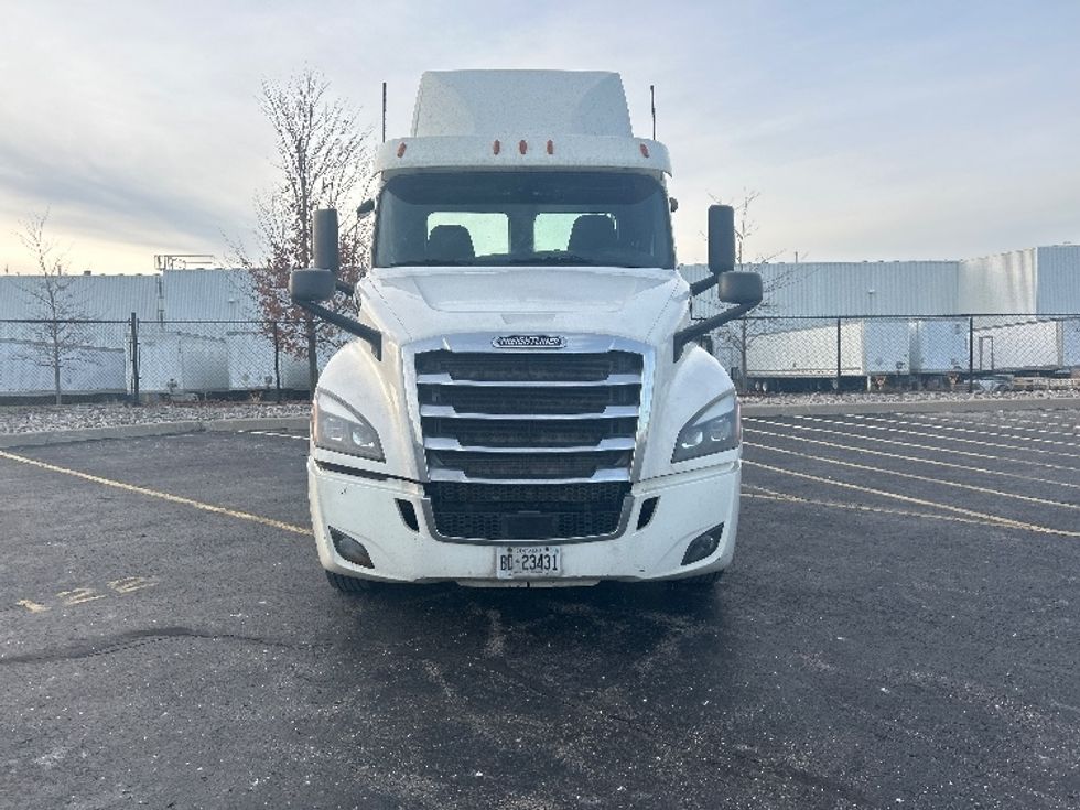 Day Cab Tractor-Heavy Duty Tractors-Freightliner-2019-T12664ST-Cambridge-ON-421,319\n\t\tkm-$ 66,250 - Image 2