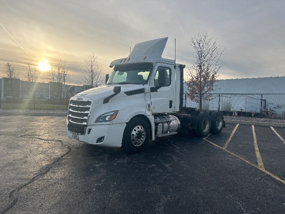 Day Cab Tractor-Heavy Duty Tractors-Freightliner-2019-T12664ST-Cambridge-ON-421,319\n\t\tkm-$ 66,250 - Image 3
