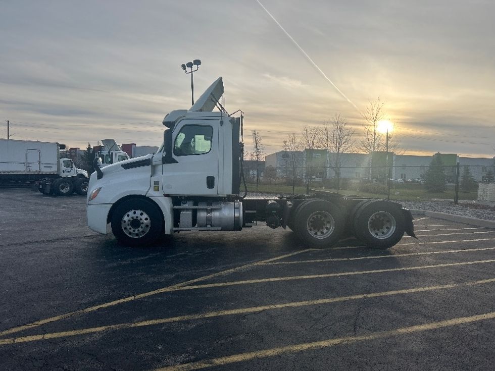 Day Cab Tractor-Heavy Duty Tractors-Freightliner-2019-T12664ST-Cambridge-ON-421,319\n\t\tkm-$ 66,250 - Image 4