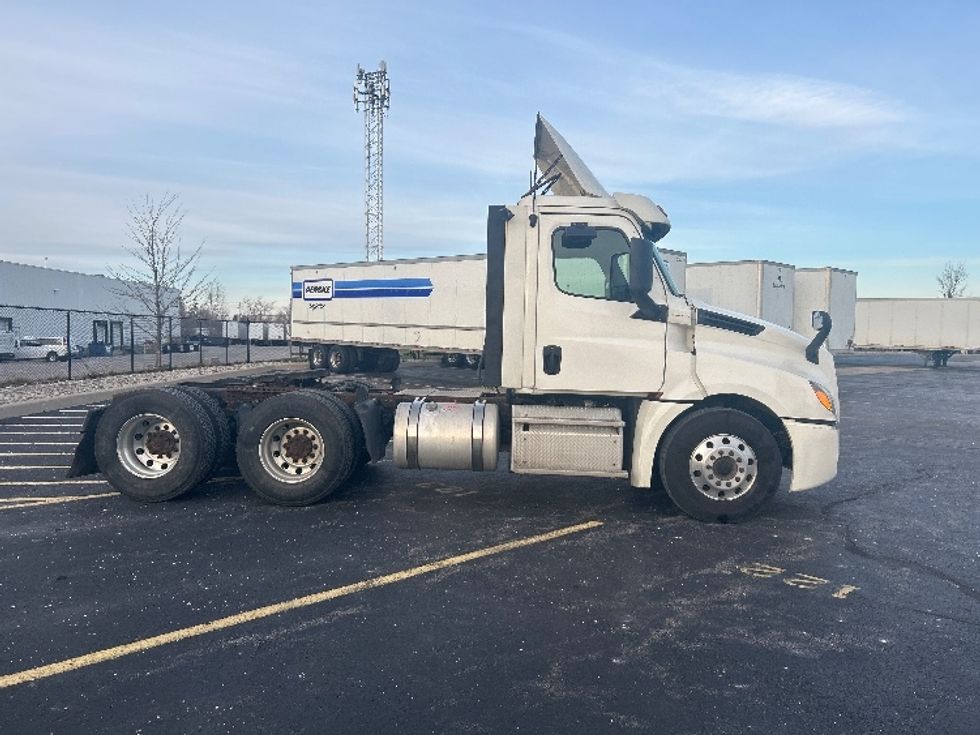 Day Cab Tractor-Heavy Duty Tractors-Freightliner-2019-T12664ST-Cambridge-ON-421,319\n\t\tkm-$ 66,250 - Image 8