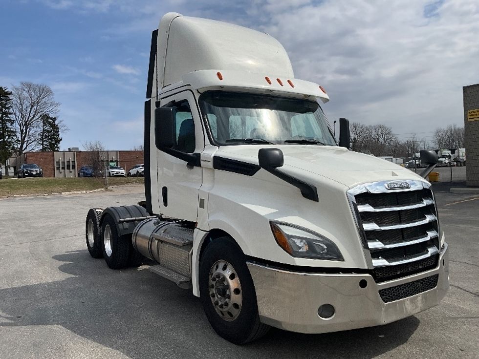 Day Cab Tractor-Heavy Duty Tractors-Freightliner-2019-T12664ST-Cambridge-ON-479,282\n\t\tkm-$ 59,500 - Image 1