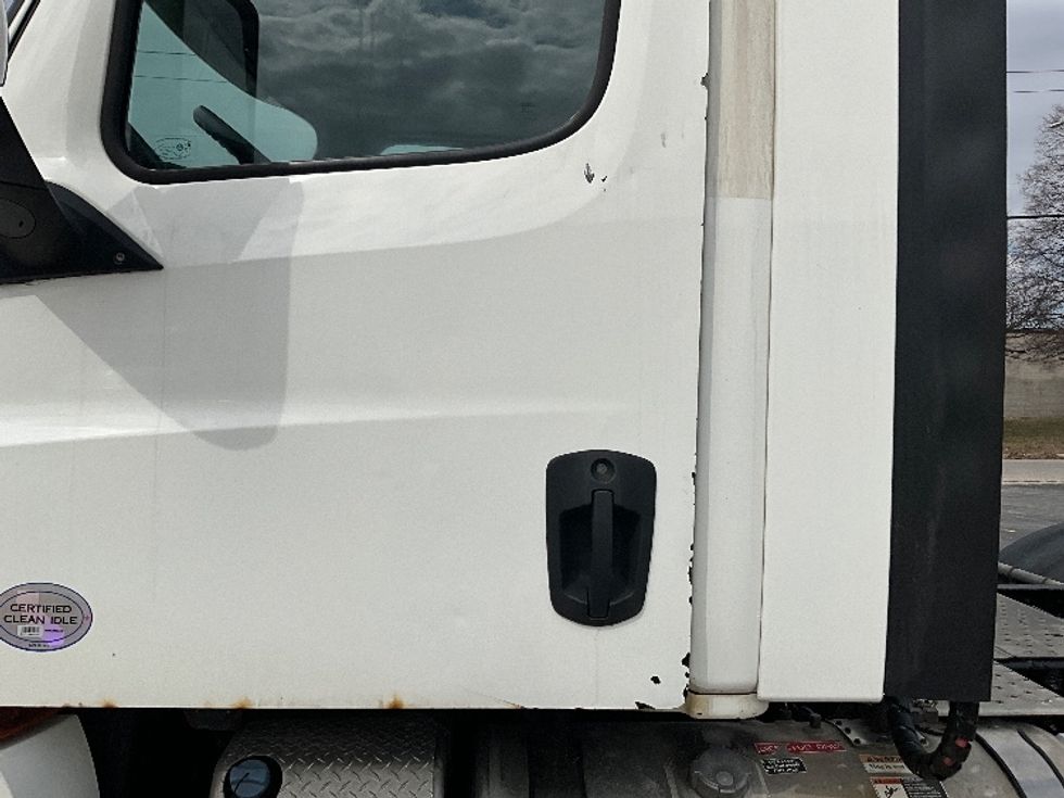 Day Cab Tractor-Heavy Duty Tractors-Freightliner-2019-T12664ST-Cambridge-ON-479,282\n\t\tkm-$ 59,500 - Image 17