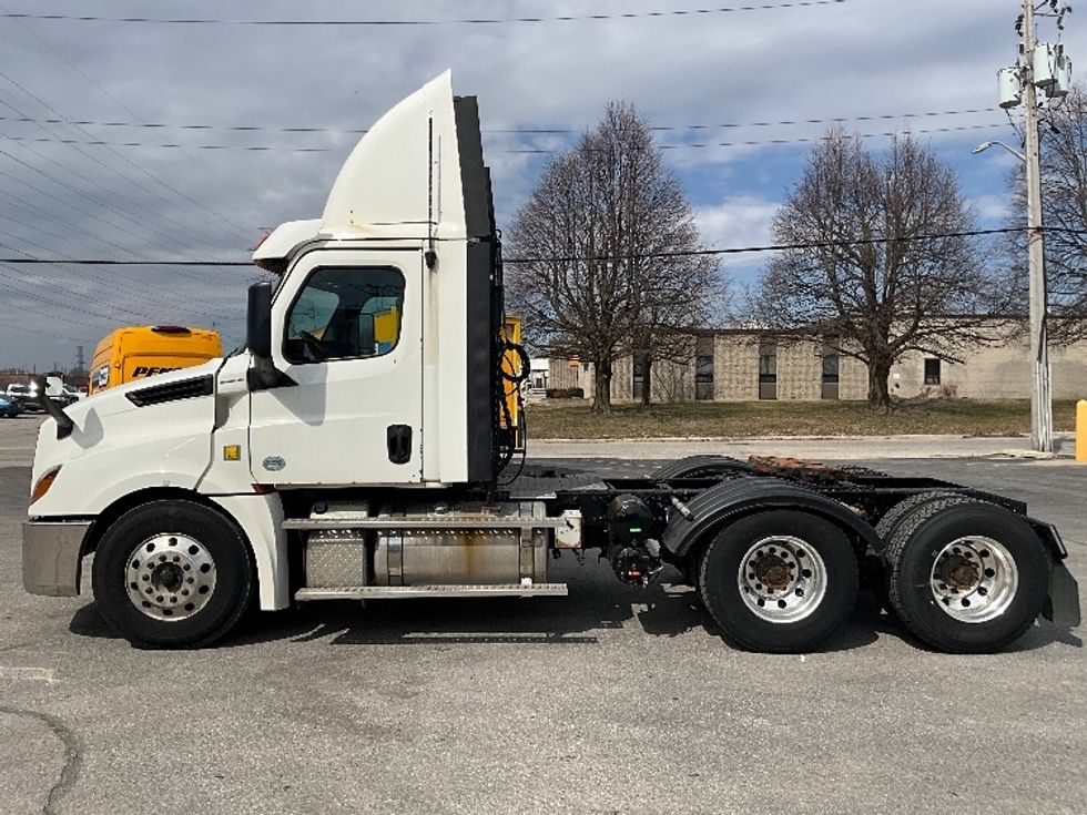 Day Cab Tractor-Heavy Duty Tractors-Freightliner-2019-T12664ST-Cambridge-ON-479,282\n\t\tkm-$ 59,500 - Image 4