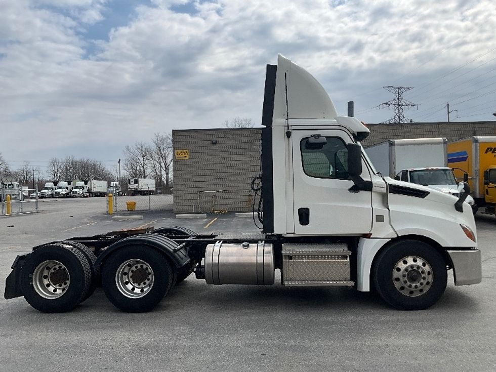 Day Cab Tractor-Heavy Duty Tractors-Freightliner-2019-T12664ST-Cambridge-ON-479,282\n\t\tkm-$ 59,500 - Image 8