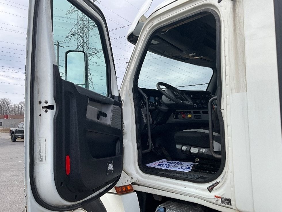 Day Cab Tractor-Heavy Duty Tractors-Freightliner-2019-T12664ST-Cambridge-ON-479,282\n\t\tkm-$ 59,500 - Image 9