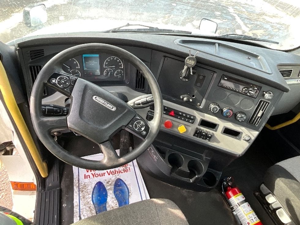 Day Cab Tractor-Heavy Duty Tractors-Freightliner-2019-T12664ST-Cambridge-ON-907,352\n\t\tkm-$ 43,000 - Image 11
