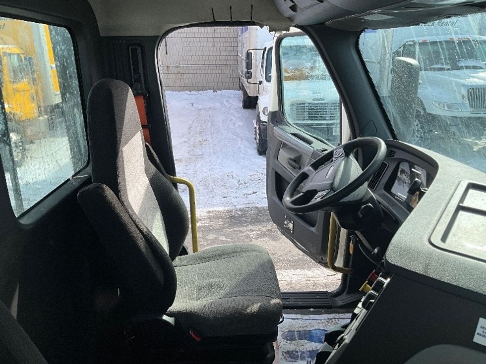 Day Cab Tractor-Heavy Duty Tractors-Freightliner-2019-T12664ST-Cambridge-ON-907,352\n\t\tkm-$ 43,000 - Image 14