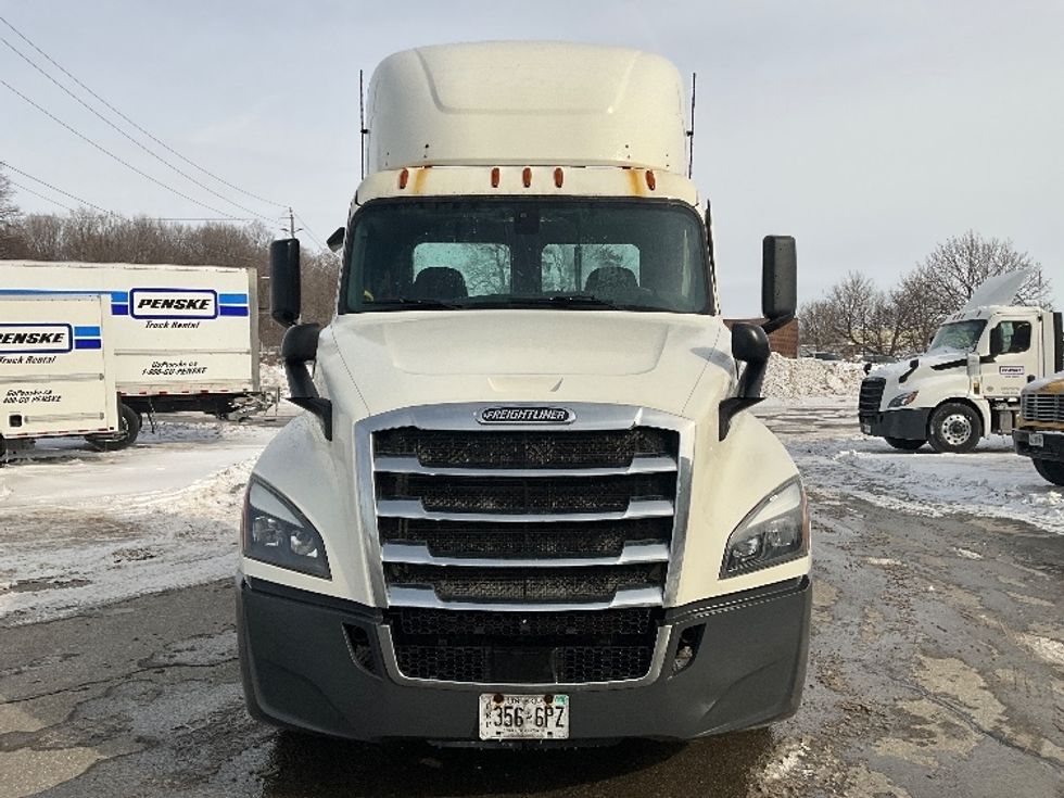 Day Cab Tractor-Heavy Duty Tractors-Freightliner-2019-T12664ST-Cambridge-ON-907,352\n\t\tkm-$ 43,000 - Image 2