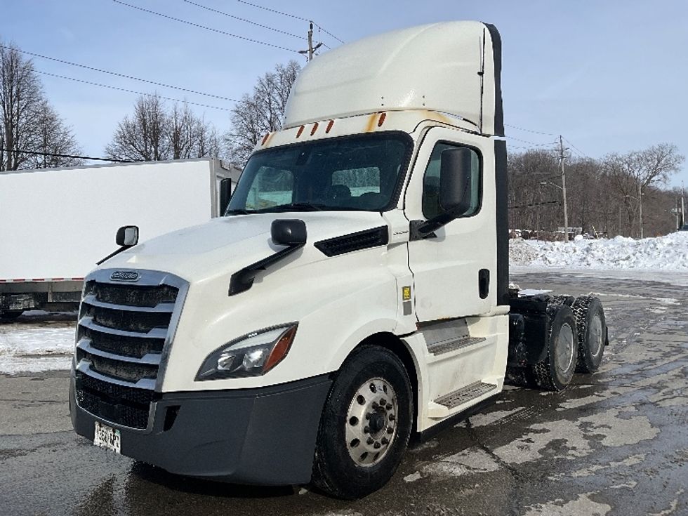 Day Cab Tractor-Heavy Duty Tractors-Freightliner-2019-T12664ST-Cambridge-ON-907,352\n\t\tkm-$ 43,000 - Image 3