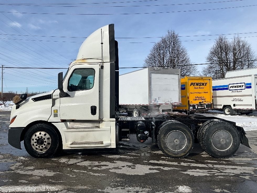 Day Cab Tractor-Heavy Duty Tractors-Freightliner-2019-T12664ST-Cambridge-ON-907,352\n\t\tkm-$ 43,000 - Image 4