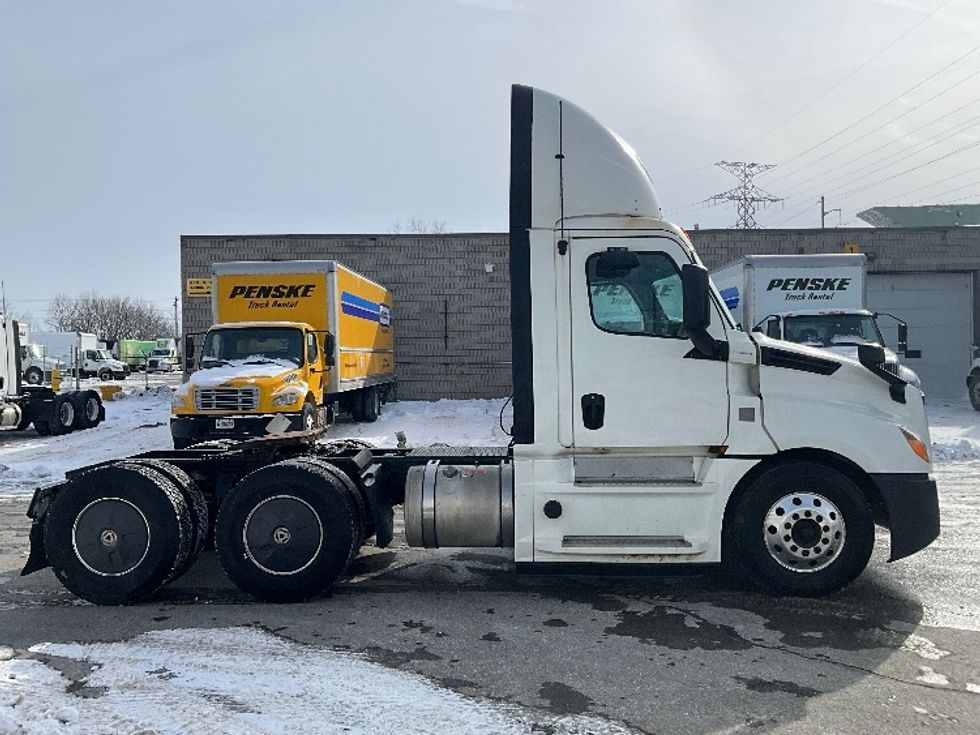 Day Cab Tractor-Heavy Duty Tractors-Freightliner-2019-T12664ST-Cambridge-ON-907,352\n\t\tkm-$ 43,000 - Image 8