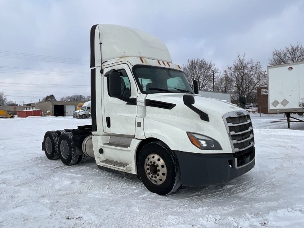 Day Cab Tractor-Heavy Duty Tractors-Freightliner-2019-T12664ST-Cambridge-ON-956,182\n\t\tkm-$ 39,500 - Image 1