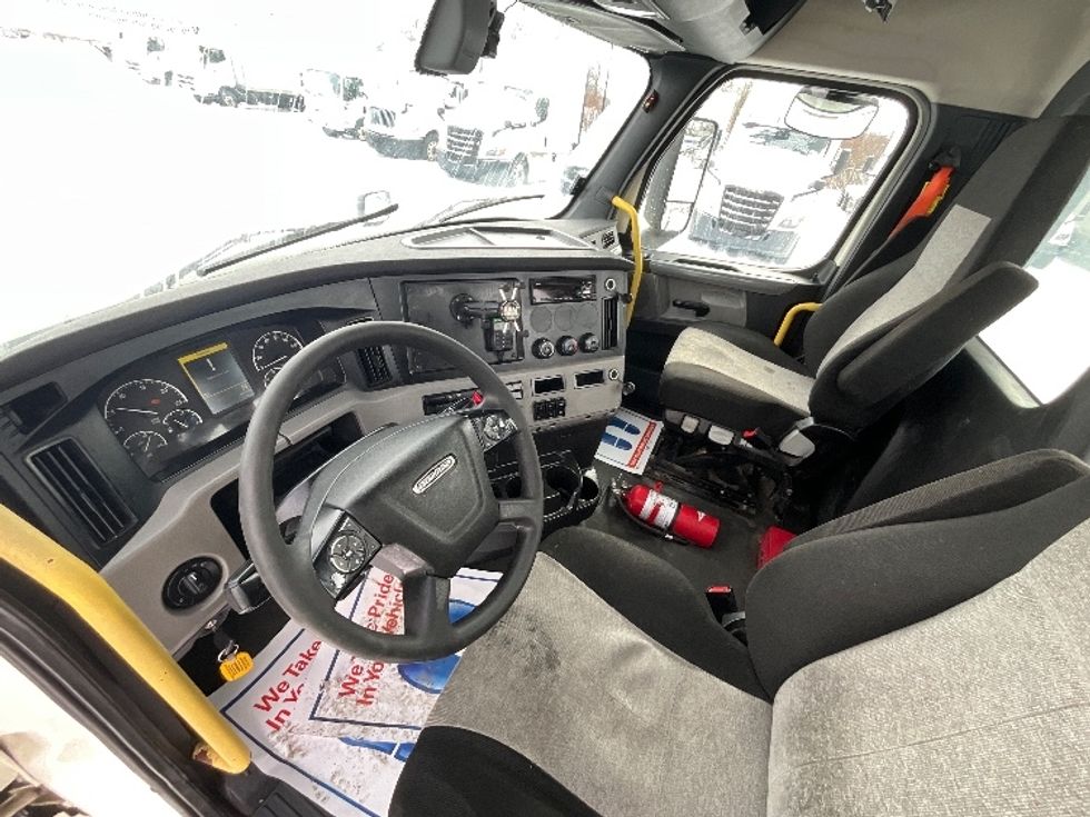 Day Cab Tractor-Heavy Duty Tractors-Freightliner-2019-T12664ST-Cambridge-ON-956,182\n\t\tkm-$ 39,500 - Image 10