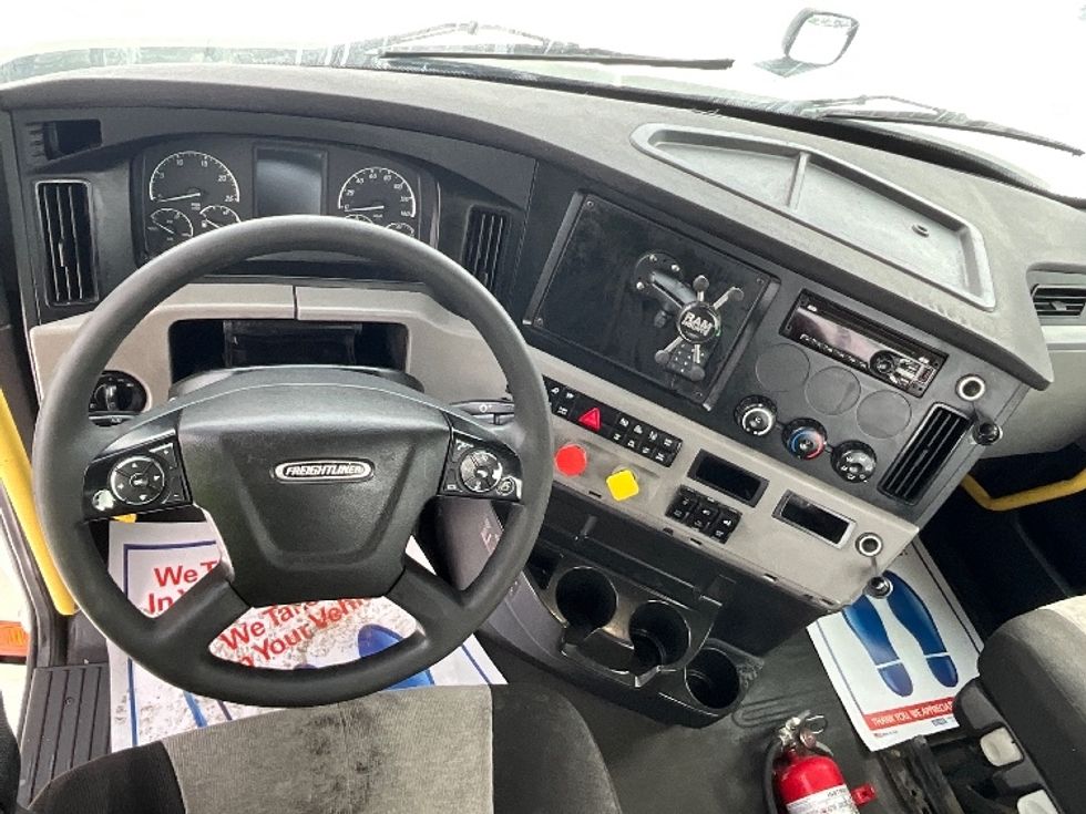 Day Cab Tractor-Heavy Duty Tractors-Freightliner-2019-T12664ST-Cambridge-ON-956,182\n\t\tkm-$ 39,500 - Image 11